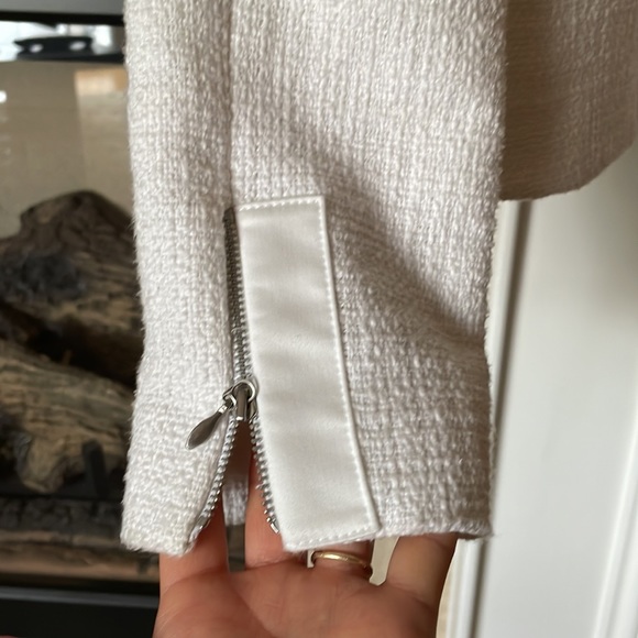 Tahari jacket - Picture 4 of 9